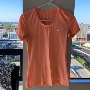 Nike drifit shirt fitted